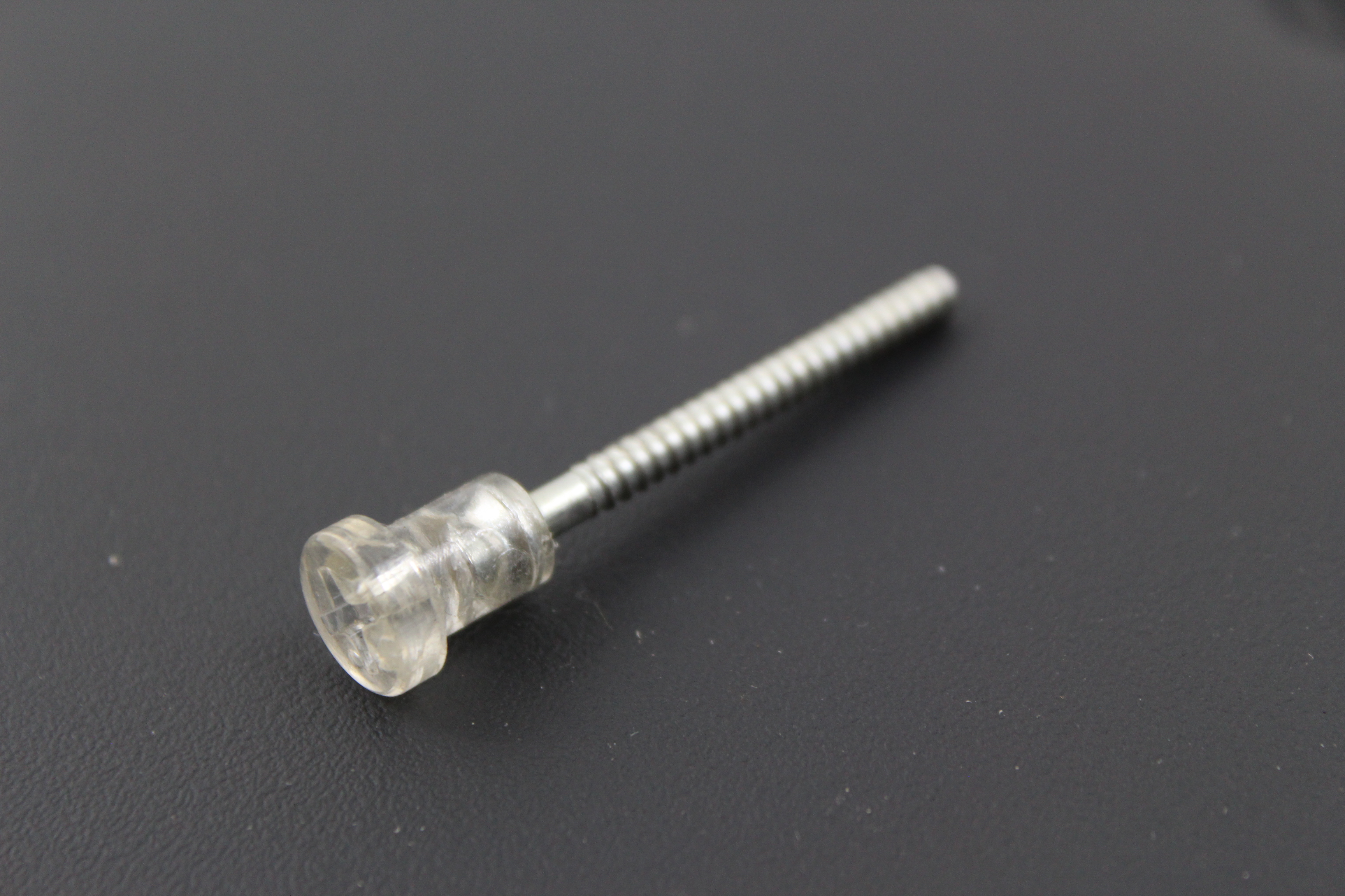 Schroef met witte kunststof kop ( 5,2 cm )